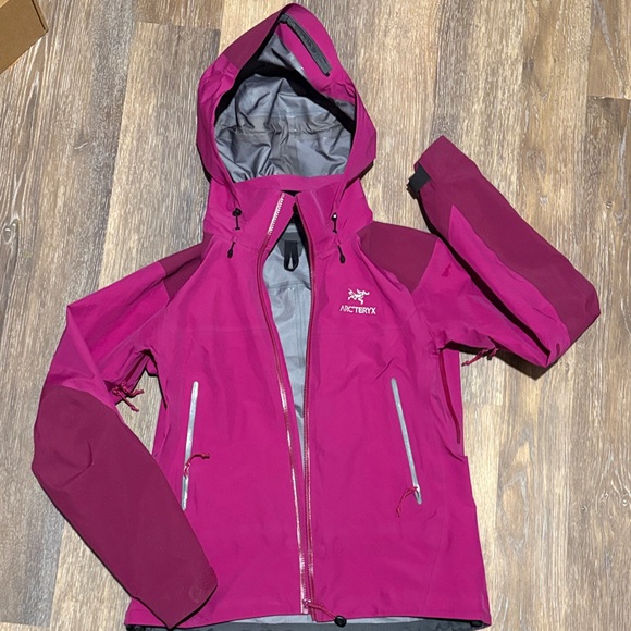 Arc'teryx Women's Jacket - Fuchsia and Gray - Picture 3 of 5